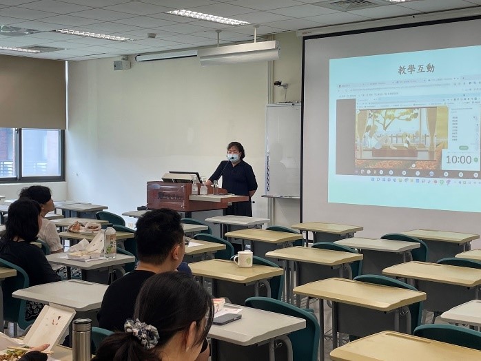 講者酈欽菁老師分享教學經驗