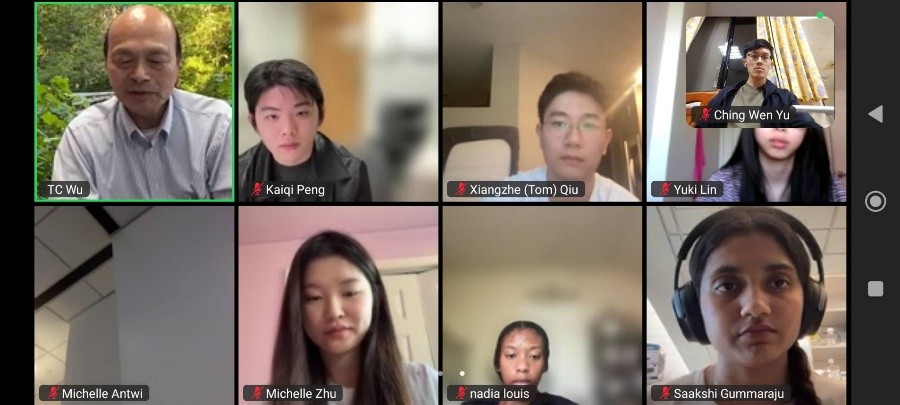 進入實驗室前，參與吳子丑院士的免疫課程