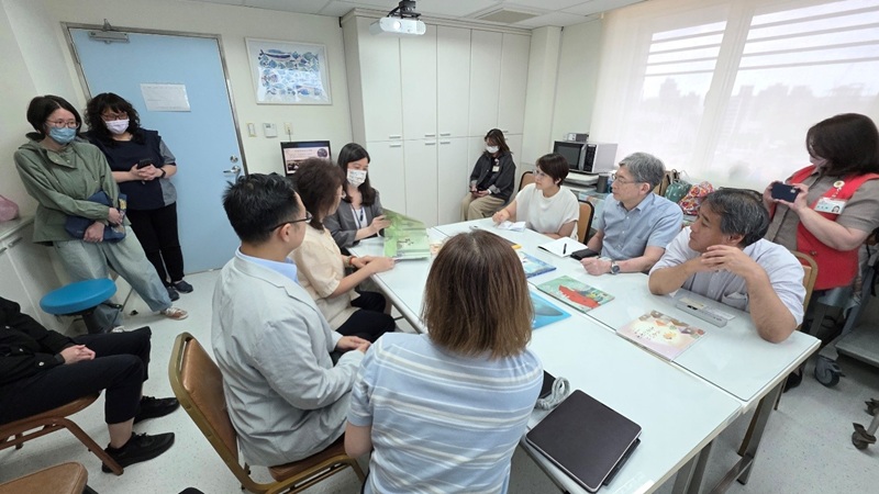 林雅珍關懷師介紹繪本