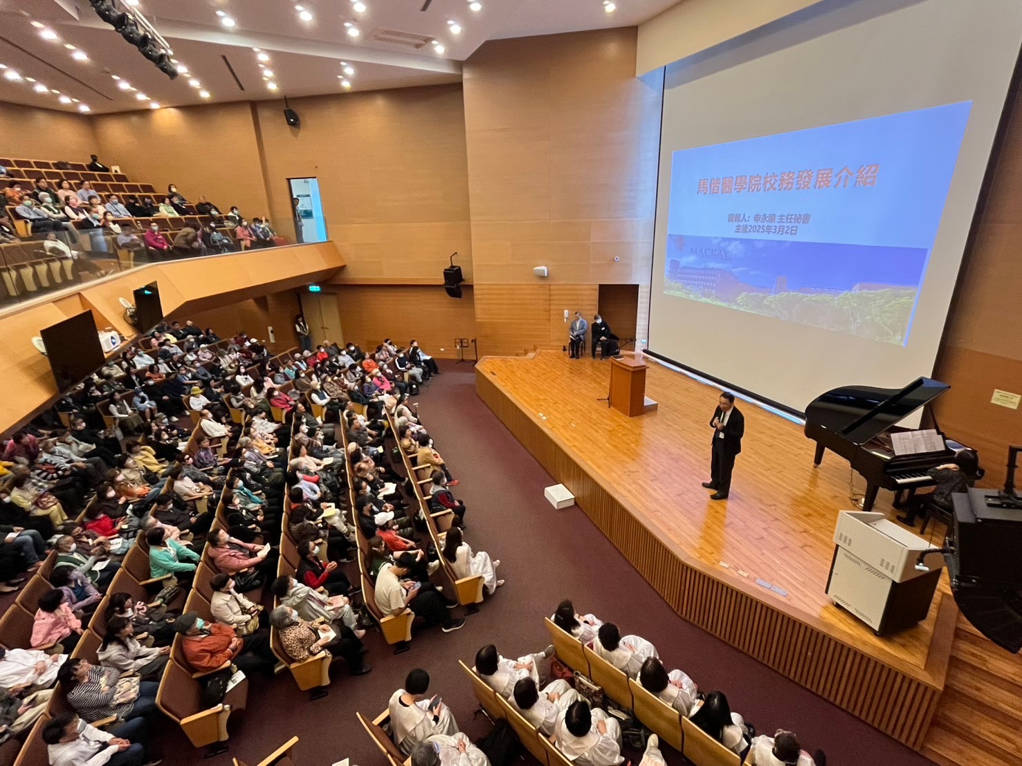 主日禮拜-活動中心展演廳